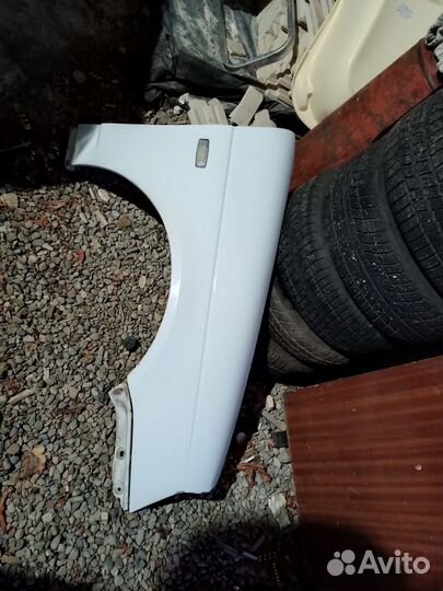 Переднее правое крыло на приору