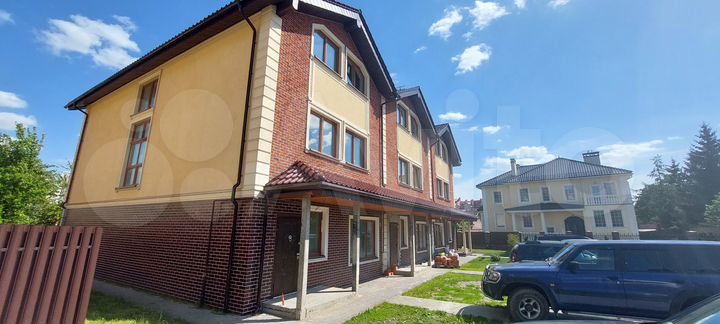 Коттедж 255 м² на участке 3 сот.