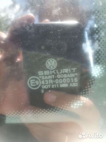 Стекло средний ряд левая сторона Т5