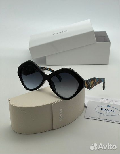 Солнцезащитные очки prada