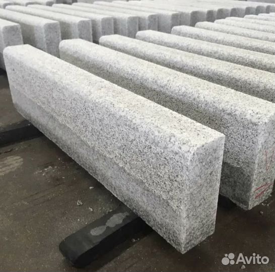 Бордюр гранитный
