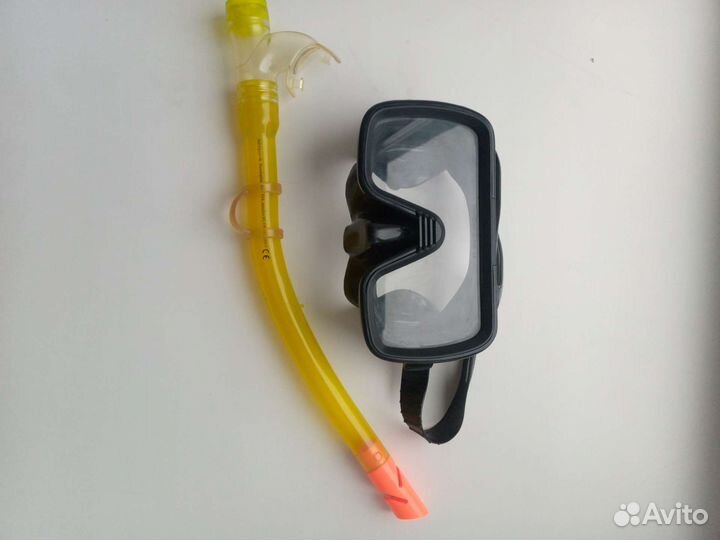 Маска с трубкой для плавания
