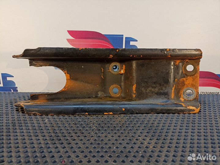 Кронштейн амортизатора переднего