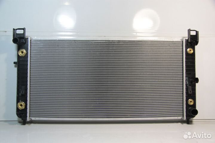 Радиатор охлаждения Chevrolet Tahoe Шевроле Тахо