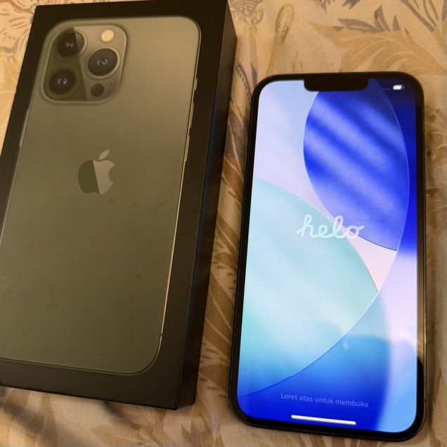 iPhone 13, 256 ГБ, SIM + eSIM