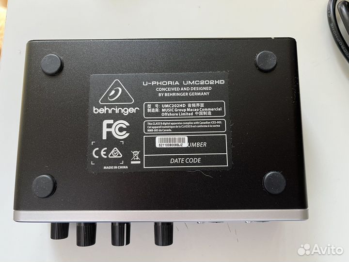 Студийный конденсаторный микрофон