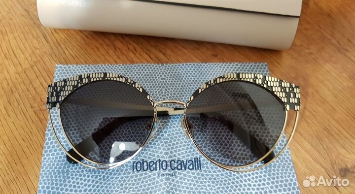 Солнцезащитные очки Roberto Cavalli