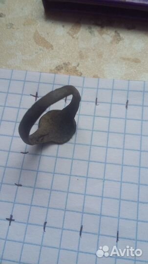 Перстень старинный. Воин у ростка, 16-17 века