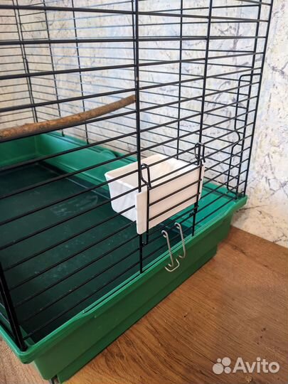 2 клетки и аксессуары для попугаев