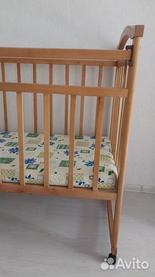 Детская кроватка с матрасом