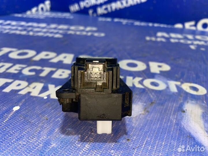 Моторчик заслонок отопителя Opel Astra H хэтчбек