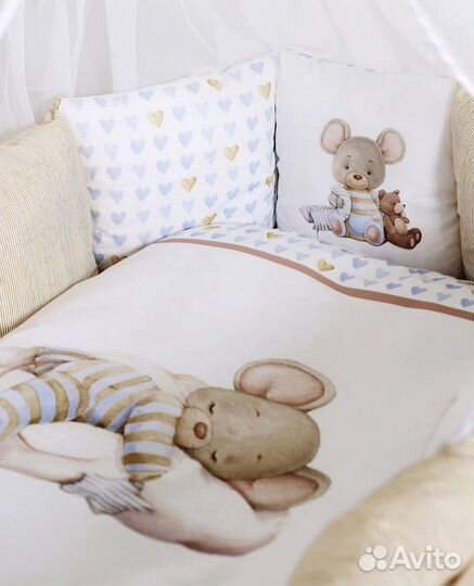 Детская кроватка с маятником