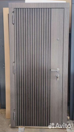 Металлические двери новые стильные
