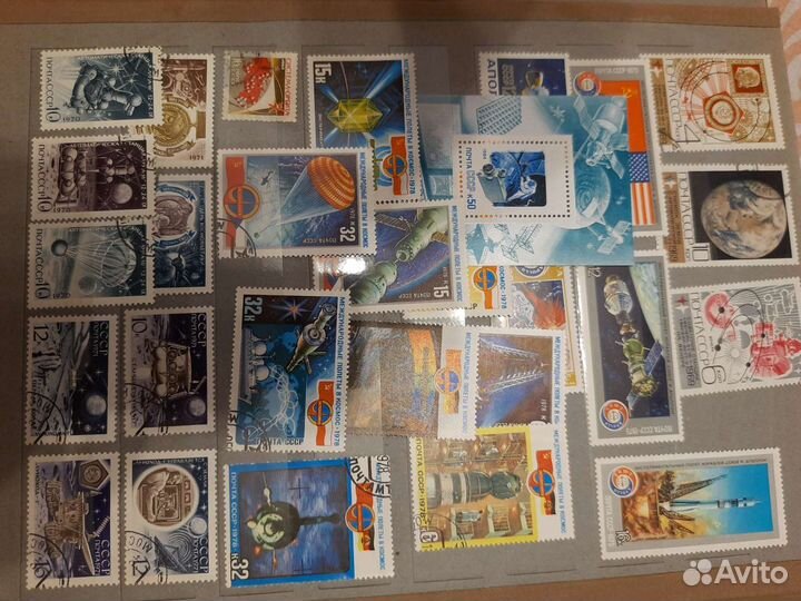 Коллекция разных марок и монет