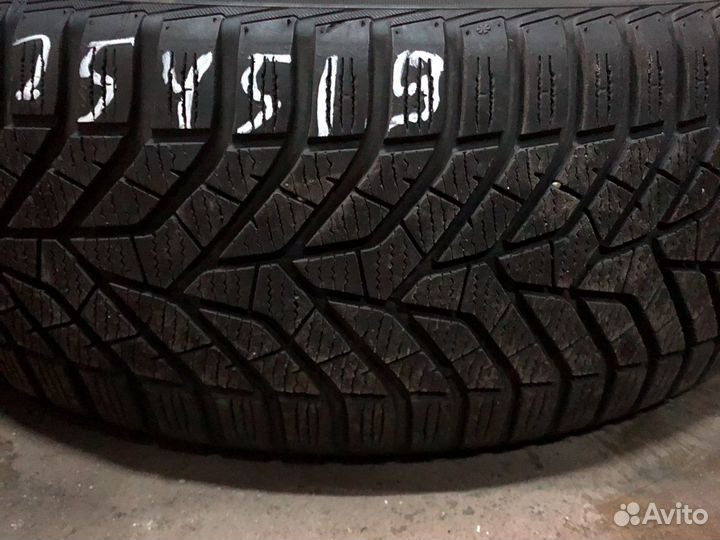 Yokohama W.Drive V905 225/45 R19 96V