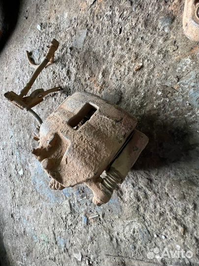 Суппорт тормозной передний примера р12 P12