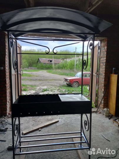 Мангал с крышей