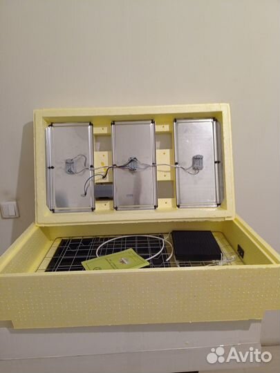 Инкубатор Золушка с ЖК 98 яиц,автоповорот, 220/12в