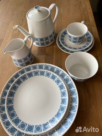 Фарфоровый чайный сервиз