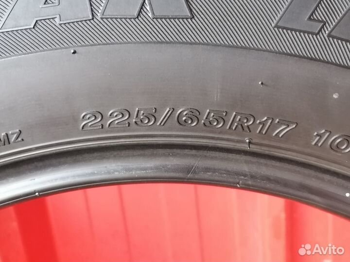 Bridgestone Blizzak LM-25 225/65 R17