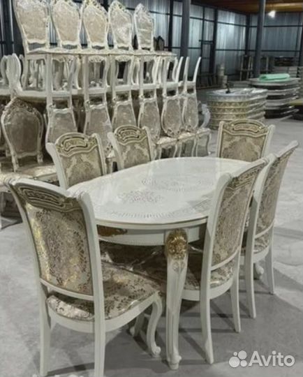 Кухонный стол со стульями на кухню