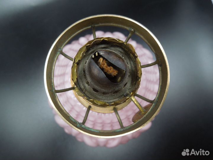 Керосиновая лампа 19 в.розовое молочное стекло