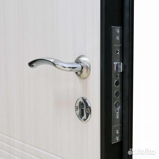 Входная дверь 