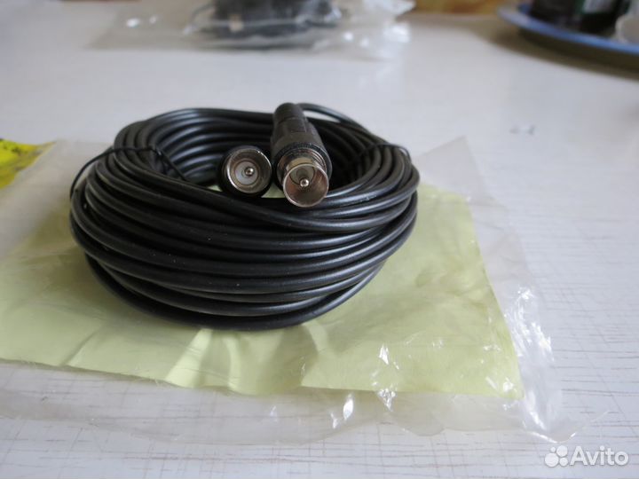 Антенный кабель, разветвитель, телефонная розетка