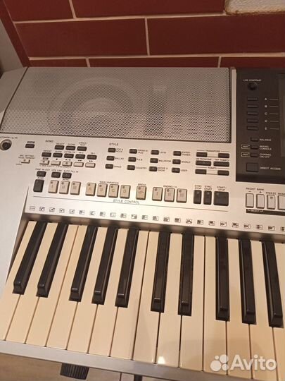 Продам синтезатор(рабочая станция) Yamaha PSR-S900