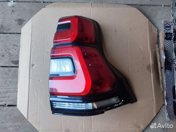 Фонарь задний правый Toyota Land Cruiser Prado 150