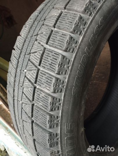 Bridgestone Blizzak Revo 696 235/55 R17 99M