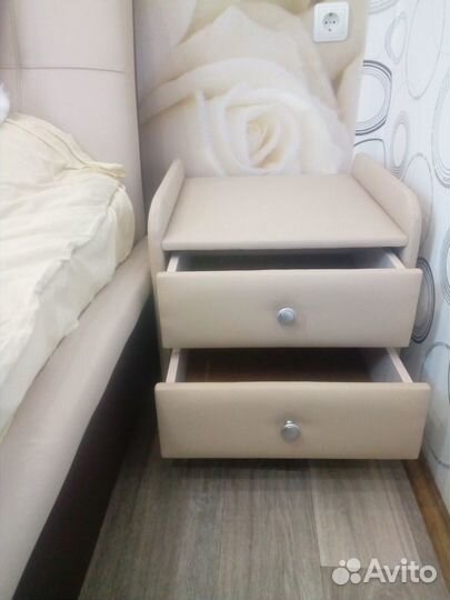 Тумба прикроватная
