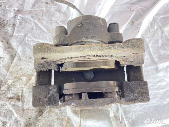 Суппорт тормозной передний левый Bmw 5-Series F10