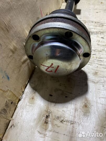 Приводной вал правый Passat B8 1,4 бензин МКПП P63