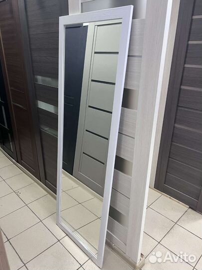 Новое зеркало в рамке