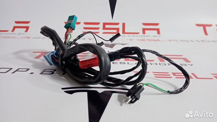 Электропроводка зеркала наружного Tesla Model 3