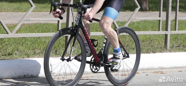 Шоссейный велосипед giant defy carbon