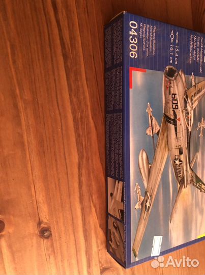 Сборная модель самолета 1:72 FJ-4B fury