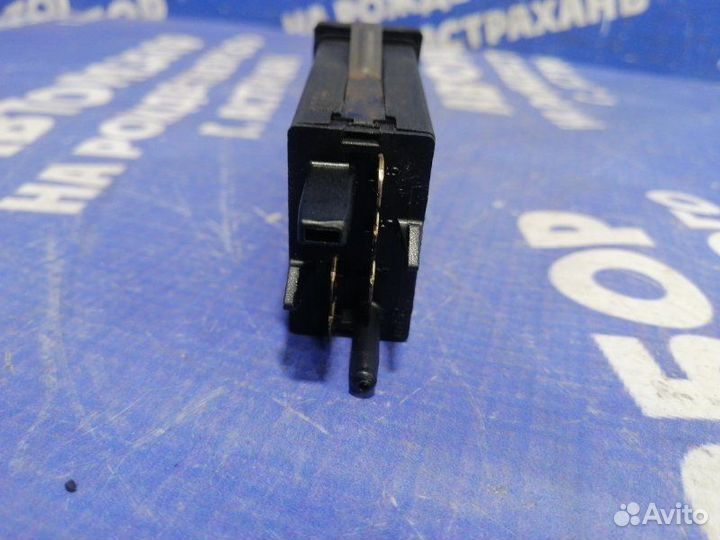 Кнопка обогрева заднего стекла Volkswagen Passat