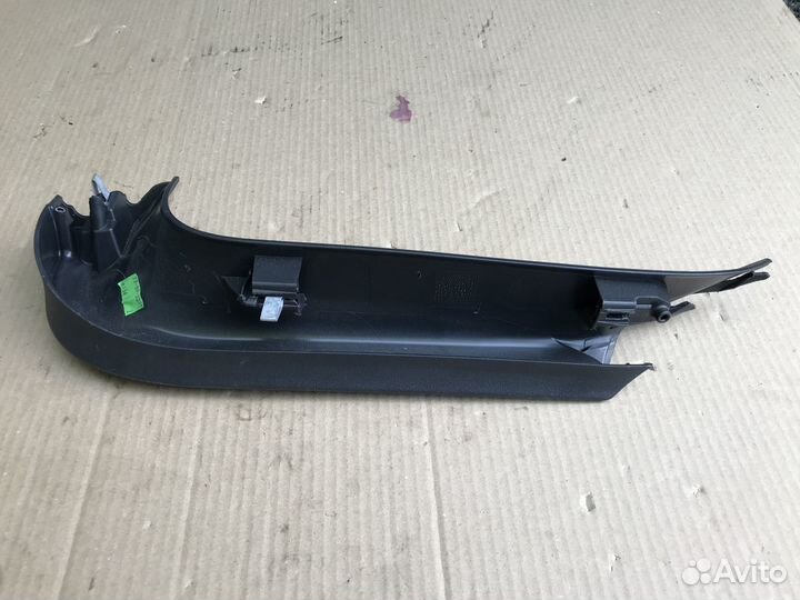 Обшивка двери багажника левая Volkswagen Tiguan