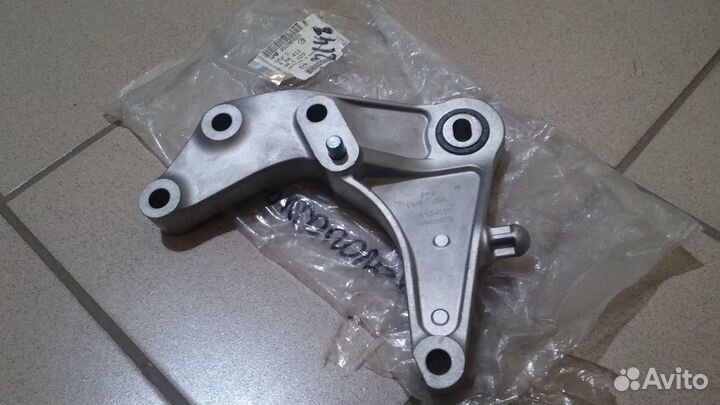 Опора двс Мокка,Новая. Оригинал