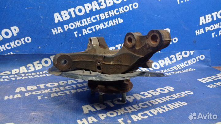 Передний левый поворотный кулак Subaru Forester