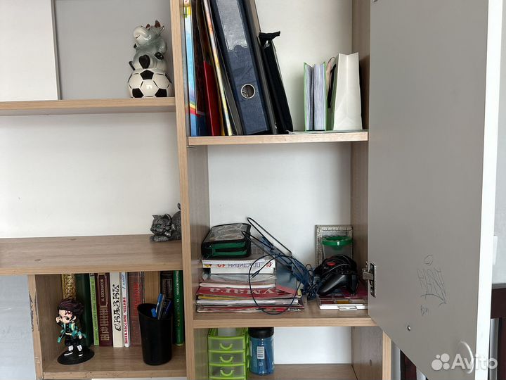 Компьютерный стол со стелажем