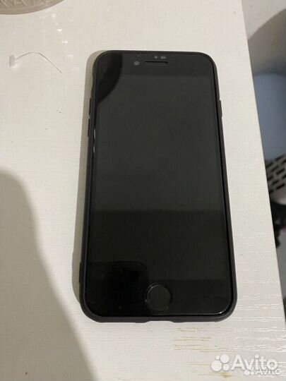 iPhone 8, 64 ГБ