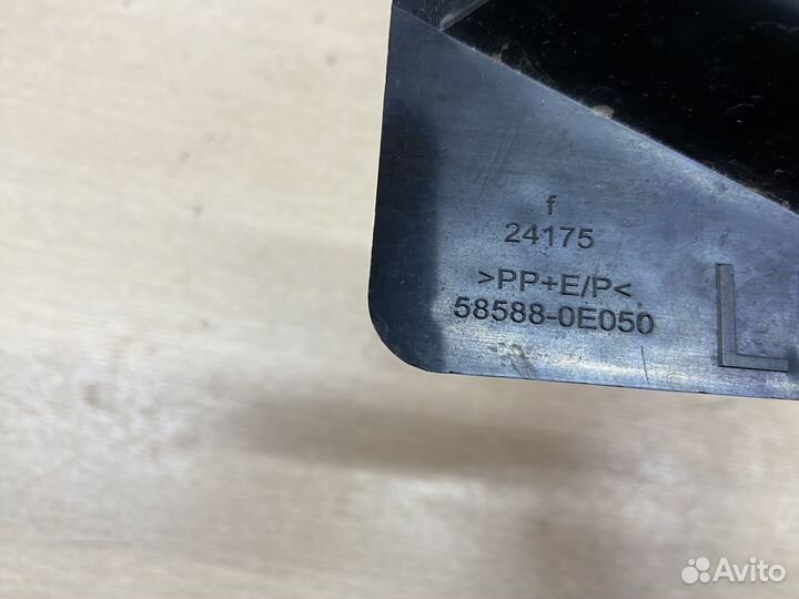 Пыльник задний левый Toyota Highlander 70