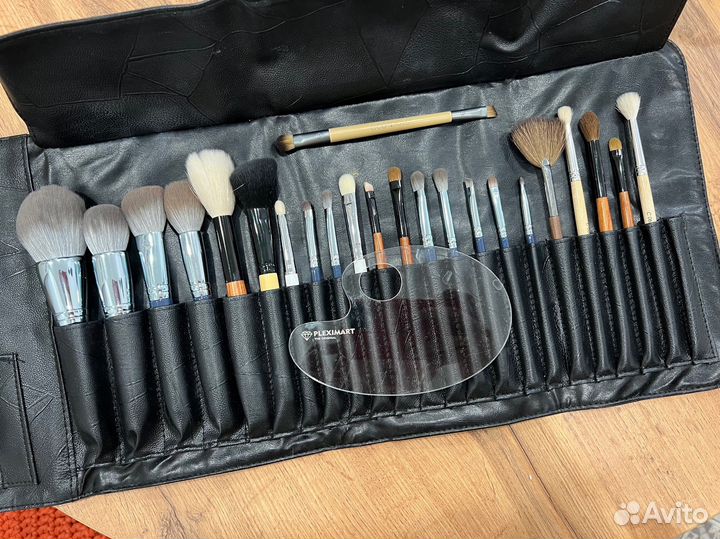 Кисти для макияда с чехлом и акриловой палитрой