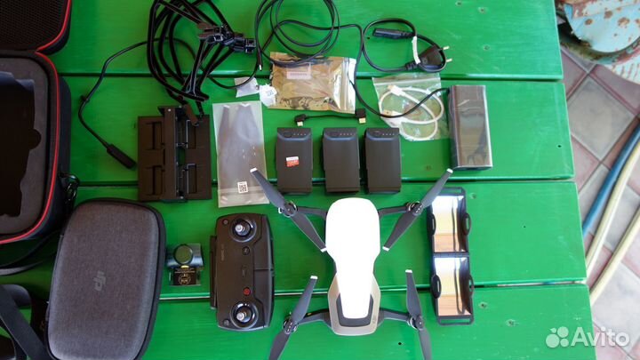 Продам квадрокоптер DJI Mavic Air Combo