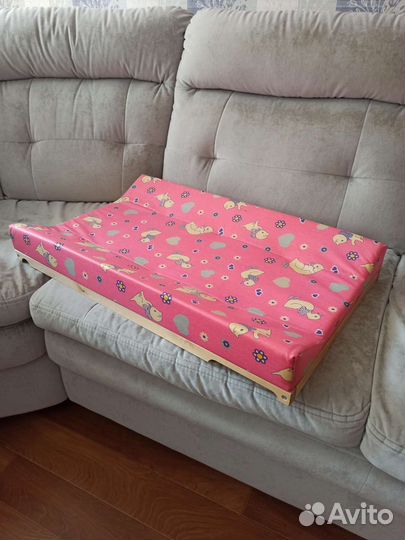 Пеленальная доска на кроватку