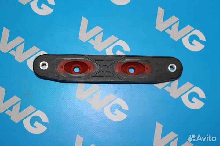 Кронштейн глушителя Пассат Б6 / Октавия А5, Джетта