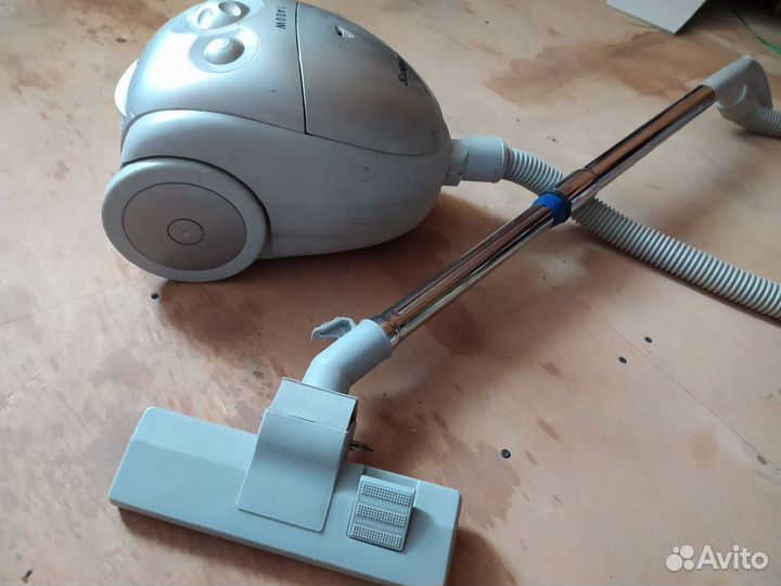 Пылесос Elenberg 1400, центр муз. aiwa NSX-5222